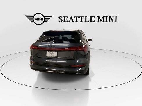 Used 2023 Audi e-tron Premium Plus AWD/4WD image 10
