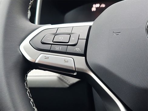 New 2025 Volkswagen Taos SE image 14