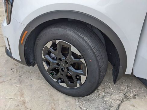 Certified 2025 Kia Sorento S image 38