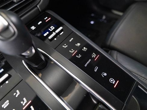 Certified 2024 Porsche Macan S AWD/4WD image 26