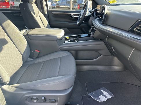 New 2026 Chevrolet Suburban LS image 10