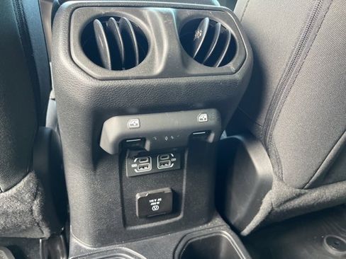 Used 2023 Jeep Gladiator Rubicon w/ Cold Weather Group image 17