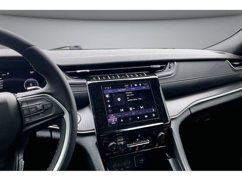 Certified 2024 Jeep Grand Cherokee L Altitude AWD/4WD image 8