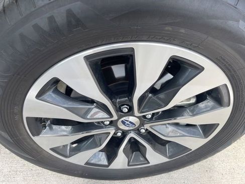 Certified 2025 Subaru Outback Limited AWD/4WD image 7
