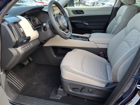 Certified 2025 Nissan Pathfinder SV image 8