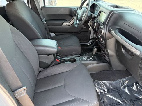 Used 2018 Jeep Wrangler Unlimited Sport AWD/4WD image 10