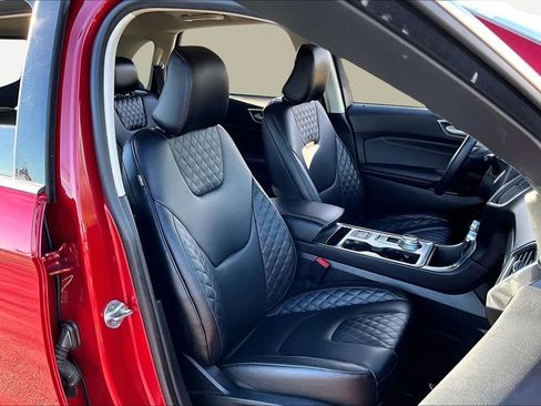 Used 2024 Ford Edge Titanium image 19