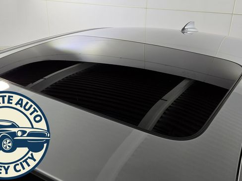 Used 2018 BMW 530i xDrive w/ Premium Package image 9