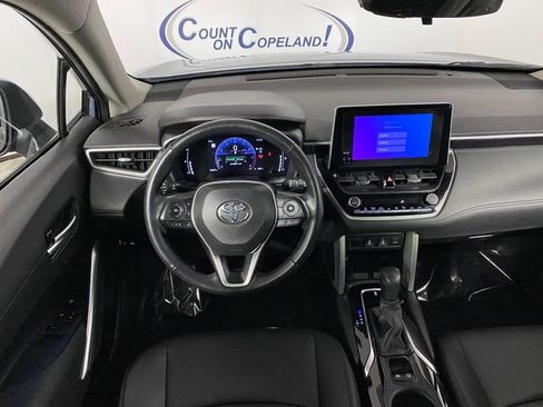 Used 2024 Toyota Corolla Cross XLE image 16