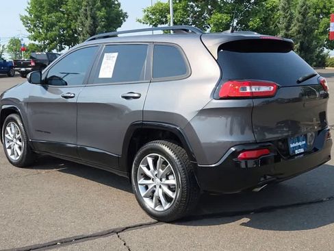 Used 2018 Jeep Cherokee Latitude FWD image 6