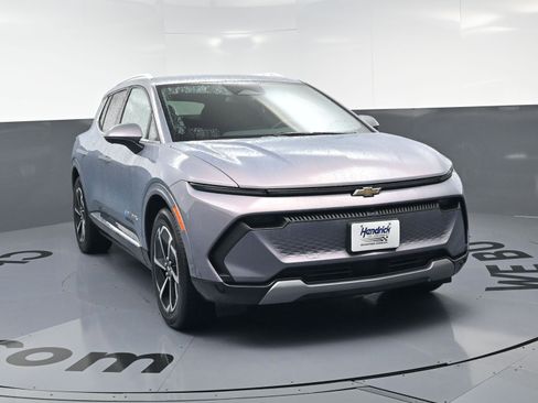 Used 2025 Chevrolet Equinox EV LT w/ Convenience Package image 3