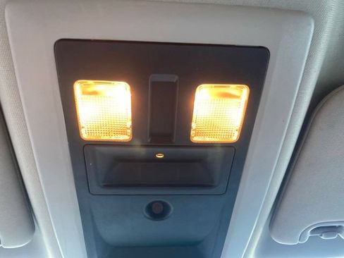 Used 2022 RAM 1500 Classic SLT RWD image 18