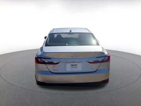 Used 2025 Toyota Camry LE image 12