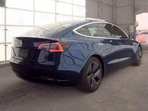 Used 2018 Tesla Model 3 Mid Range RWD image 2