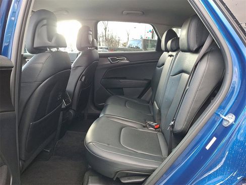 Used 2023 Kia Sportage EX image 11