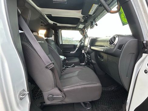 Used 2016 Jeep Wrangler Unlimited Rubicon AWD/4WD image 31
