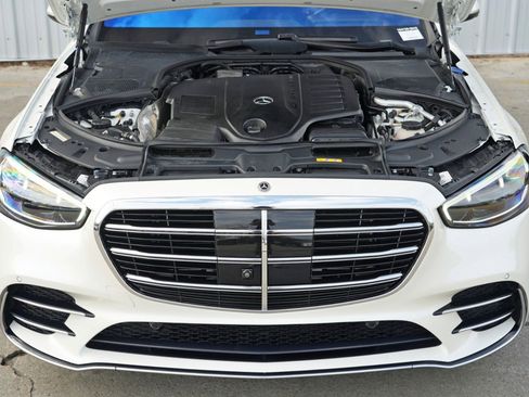 Used 2022 Mercedes-Benz S 500 4MATIC w/ AMG Line Package image 8