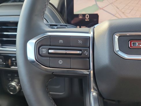 Used 2025 GMC Yukon XL Elevation image 18