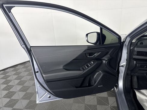 Used 2025 Subaru Crosstrek 2.5i Limited w/ Crosstrek Mirror Package image 13