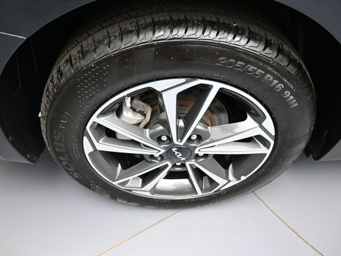 Certified 2024 Kia Forte LXS FWD image 12