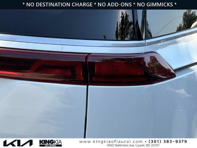 Used 2023 Kia Carnival LX FWD image 29