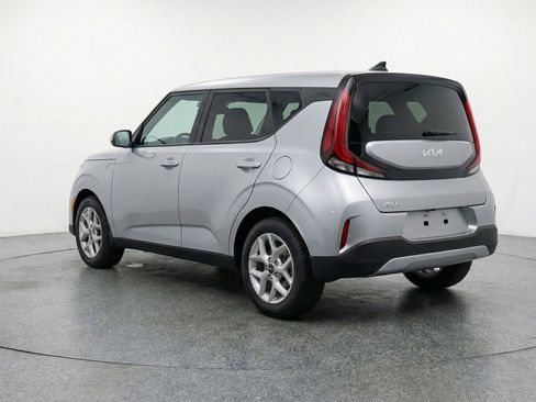 Used 2025 Kia Soul LX w/ LX Technology Package FWD image 6