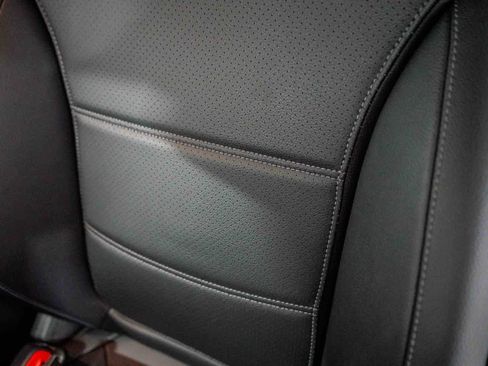 Used 2025 Mercedes-Benz GLC 350e GLC 350e image 25