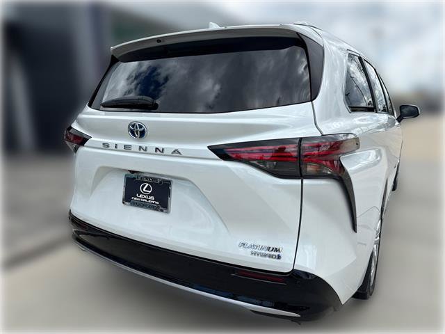 Used 2024 Toyota Sienna Platinum FWD image 9