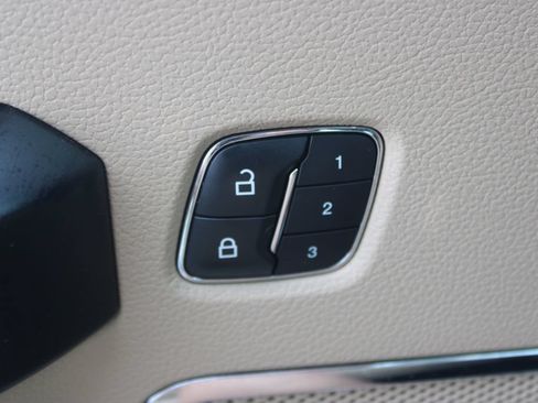 Used 2019 Ford F150 Lariat w/ Equipment Group 502A Luxury AWD/4WD image 30