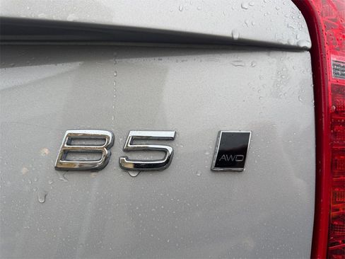 Certified 2024 Volvo XC90 B5 Core w/ Climate Package image 9