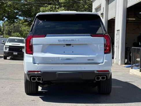New 2026 GMC Yukon Denali Ultimate w/ LPO, Floor Liner Package AWD/4WD image 4