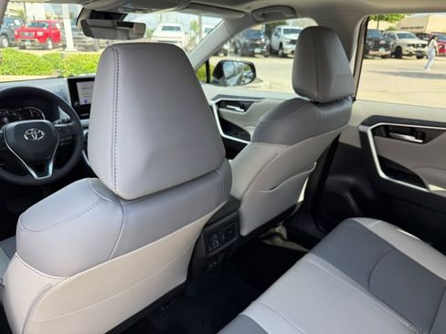 Used 2025 Toyota RAV4 XLE Premium image 30