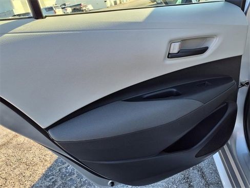Used 2022 Toyota Corolla LE image 76