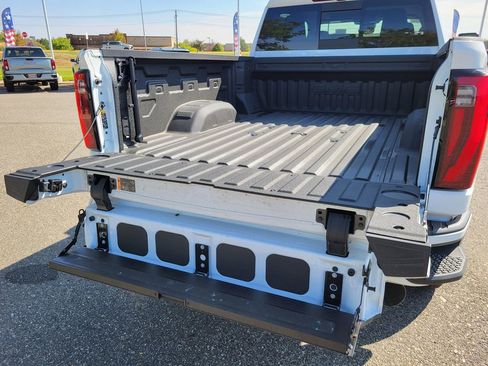 New 2025 GMC Sierra 3500 Denali w/ Denali Reserve Package image 9