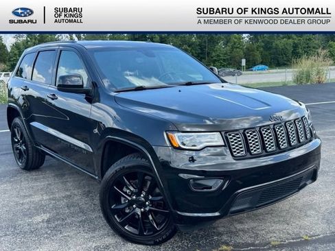 Used 2022 Jeep Grand Cherokee Laredo X AWD/4WD image 1
