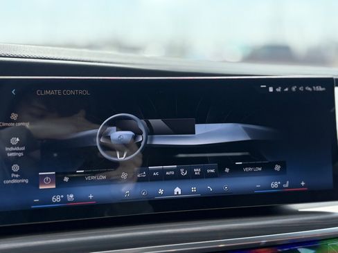 Used 2025 BMW 760i xDrive w/ Executive Package image 10