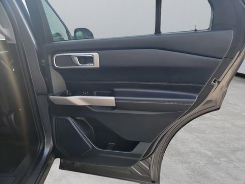 Used 2022 Ford Explorer XLT w/ Equipment Group 202A image 33