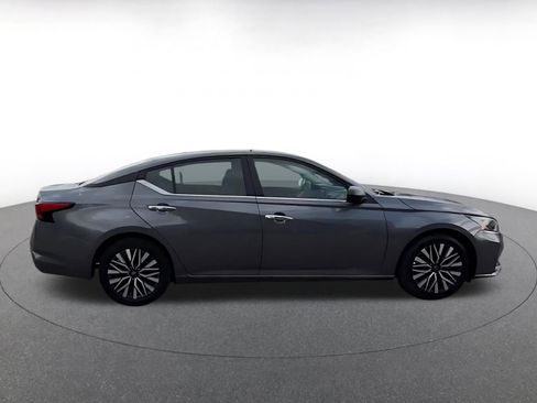 Used 2025 Nissan Altima 2.5 SV FWD image 16