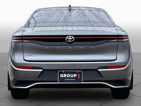 Certified 2023 Toyota Crown AWD/4WD image 5