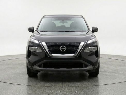 Used 2025 Nissan Rogue SV image 2
