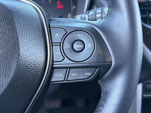 Used 2025 Toyota Corolla Cross XLE image 26