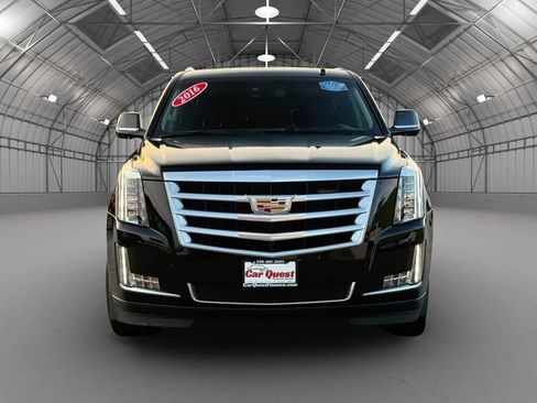 Used 2016 Cadillac Escalade Luxury AWD/4WD image 2