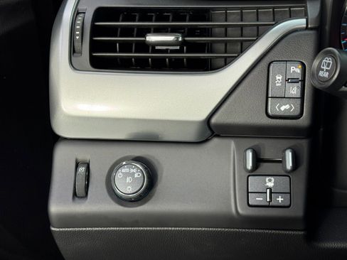 Used 2015 Chevrolet Suburban LTZ image 18