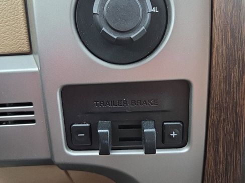 Used 2014 Ford F150 Lariat w/ Lariat Chrome Package image 22