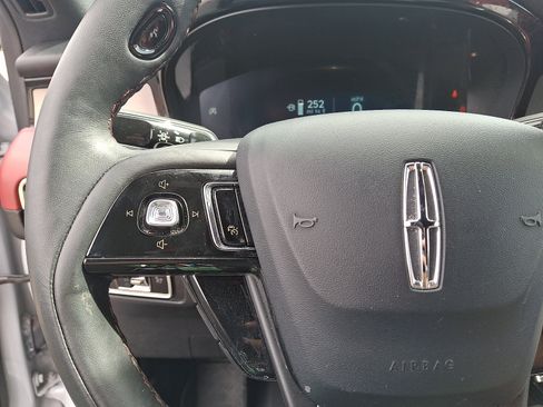 Certified 2025 Lincoln Corsair Reserve w/ Rear Removable Package Tray AWD/4WD image 22