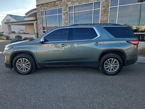 Used 2022 Chevrolet Traverse LT image 2