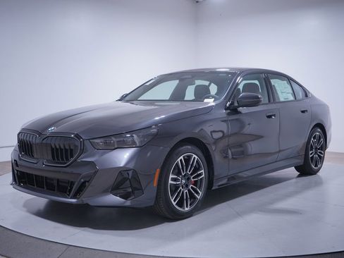 New 2026 BMW 530i w/ M Sport Package RWD image 1