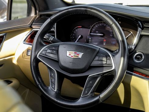 Used 2017 Cadillac XT5 Luxury w/ Driver Awareness Package FWD image 14