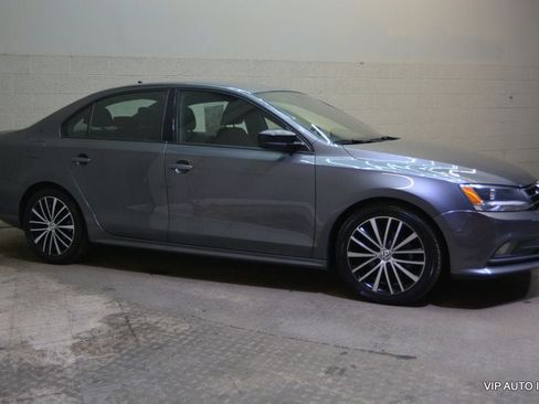 Used 2015 Volkswagen Jetta Sport FWD image 3