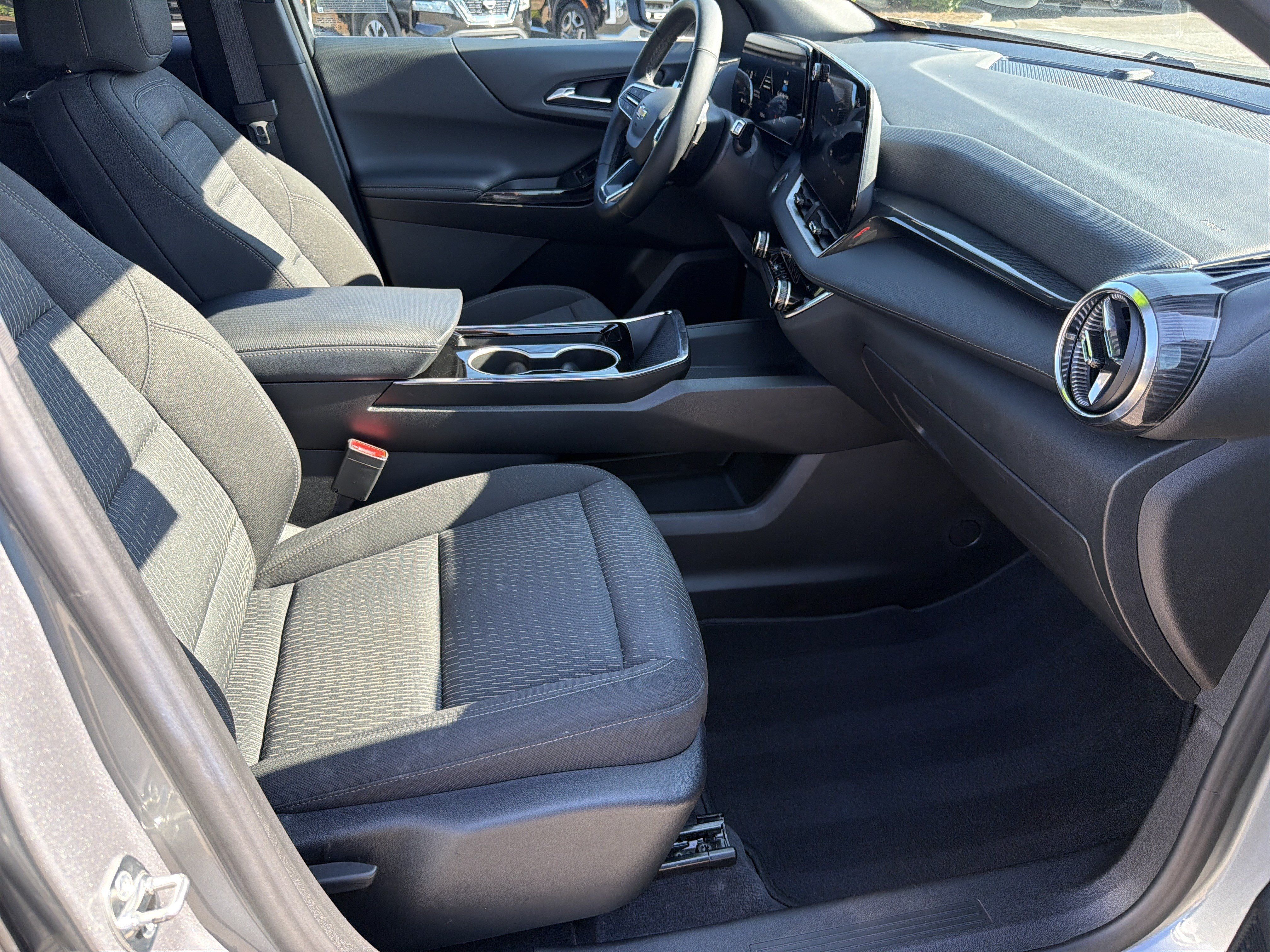 Used 2025 Chevrolet Equinox LT AWD/4WD image 24